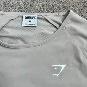 GYMSHARK cropped loose long sleeve in BEIGE, size MEDIUM